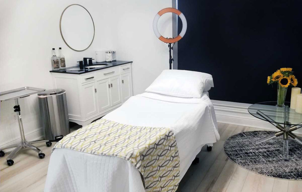 savvy aesthetics spa treatment room